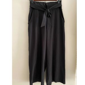 Used lululemon Cropped Noir Pants Size 6